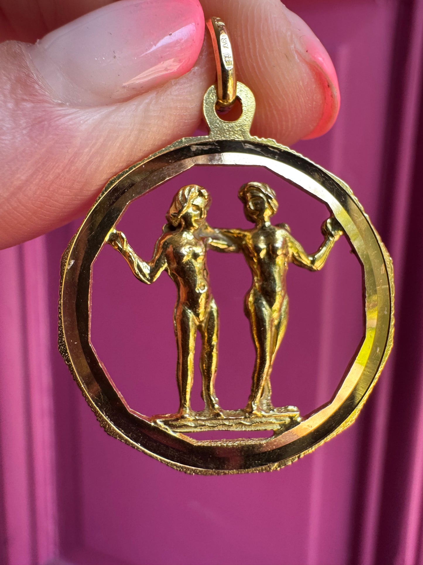18k Gemini zodiac pendant