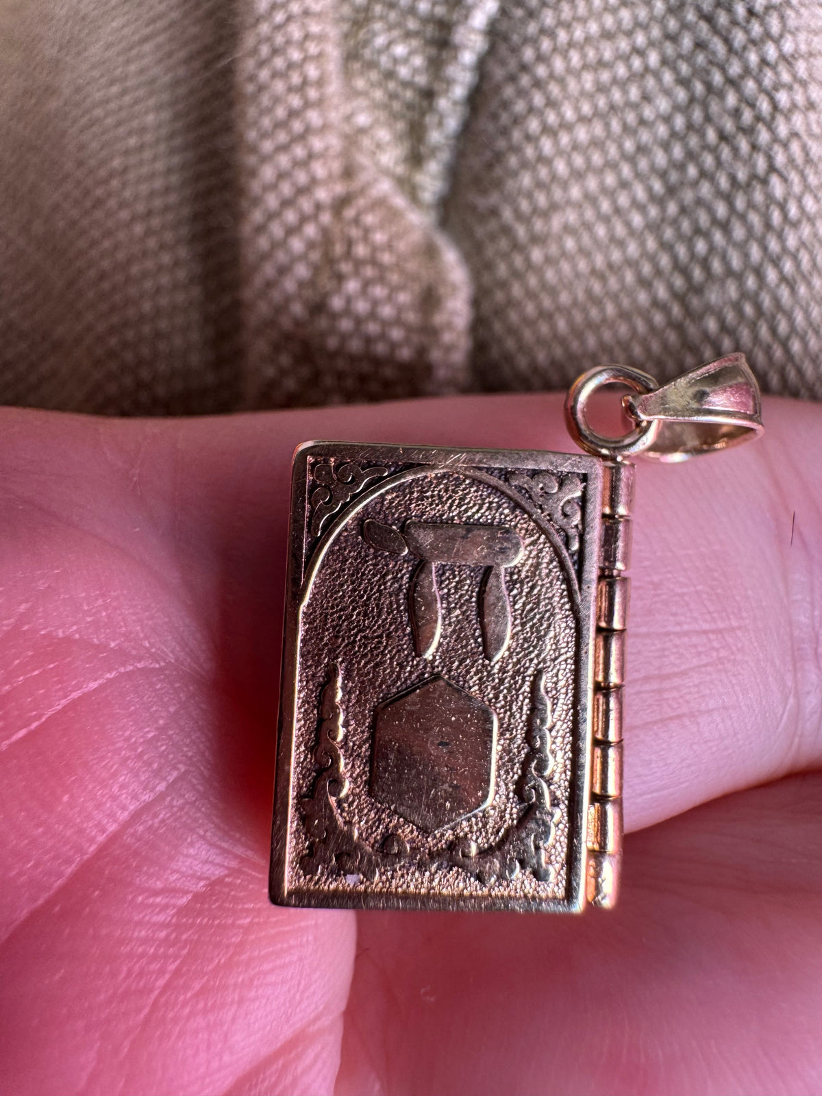 14k siddur charm
