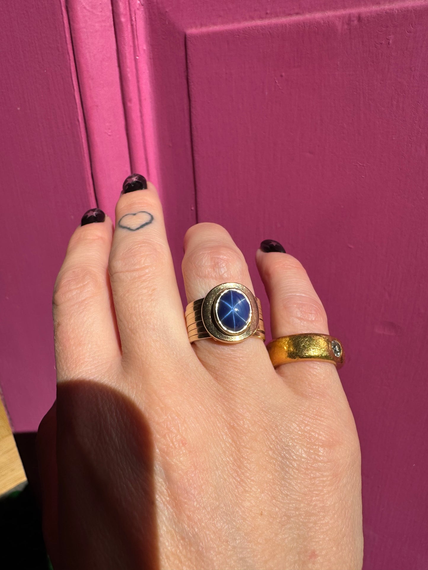 14K Ring w/star sapphire center (lab created)