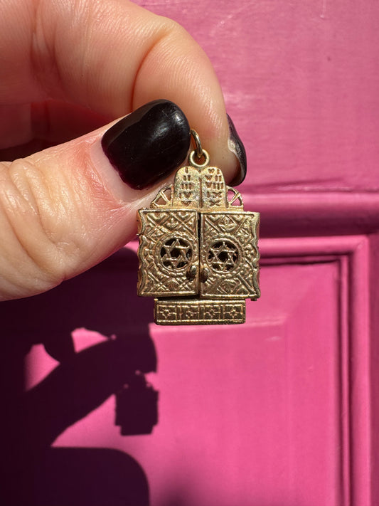 14k Vintage moving ark and Torah charm