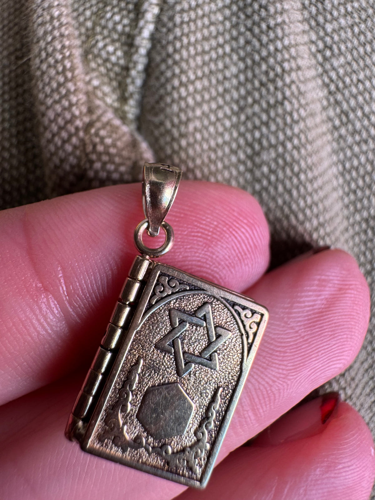 14k siddur charm