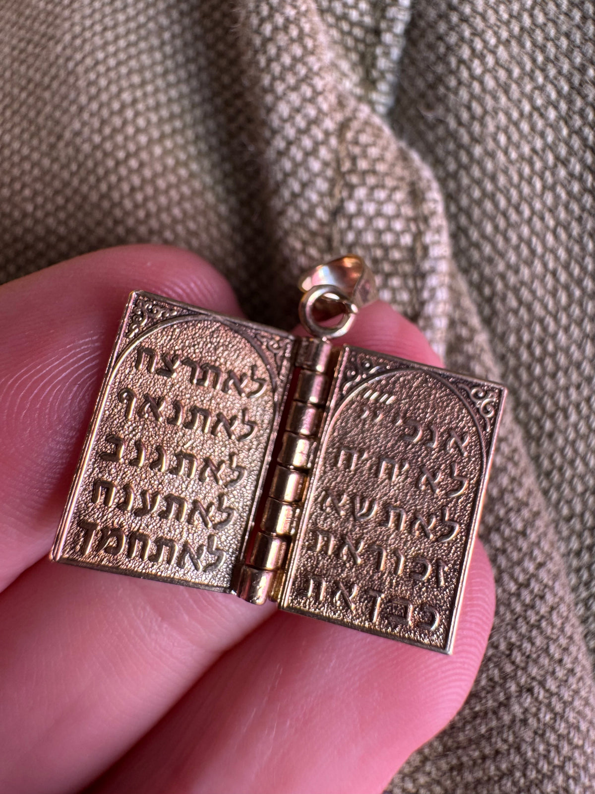 14k siddur charm