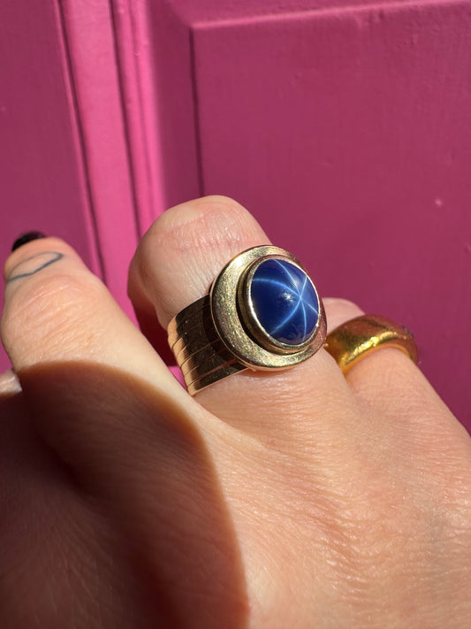 14K Ring w/star sapphire center (lab created)