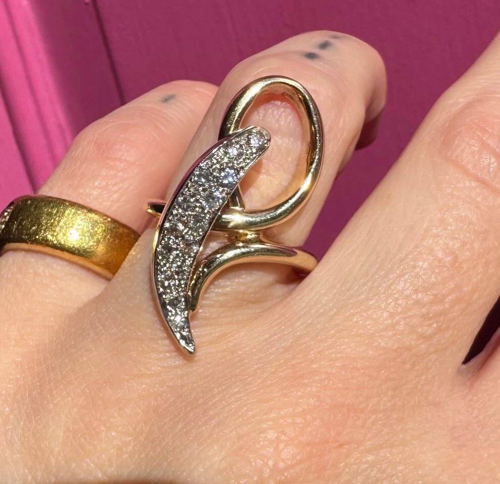 14k Swoopy gold ring w/Diamonds